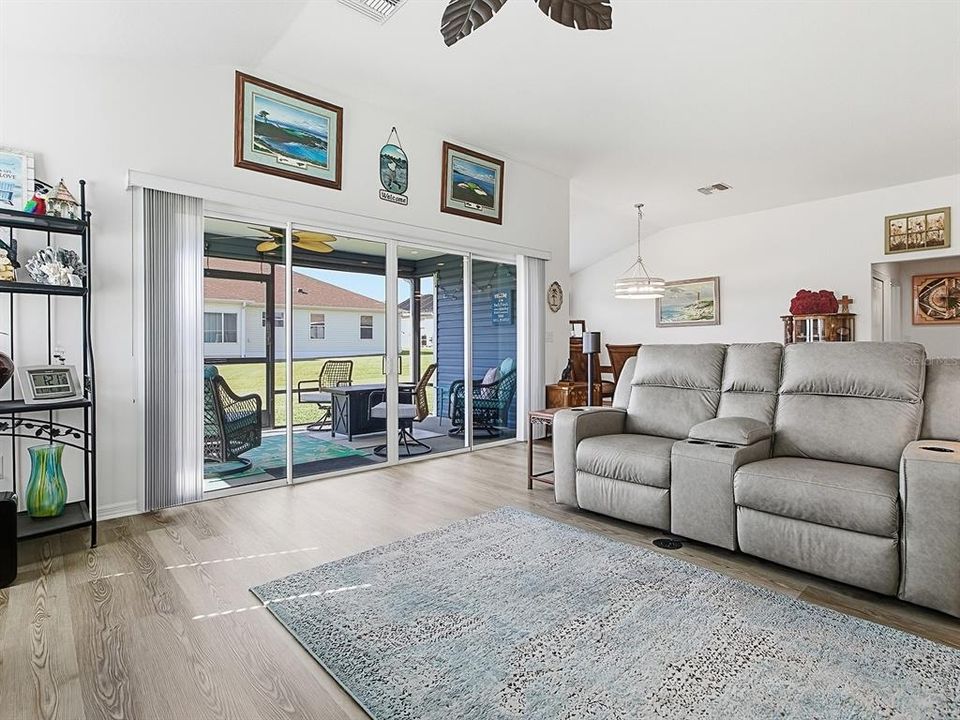 На продажу: $397,000 (4 спален, 2 ванн, 2003 Квадратных фут)