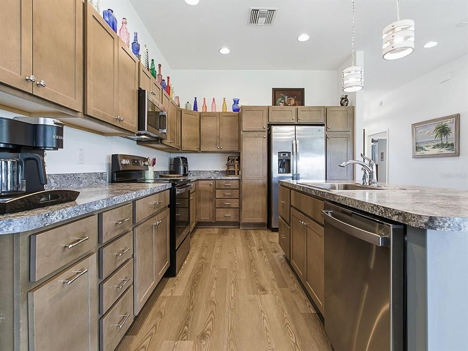 На продажу: $397,000 (4 спален, 2 ванн, 2003 Квадратных фут)