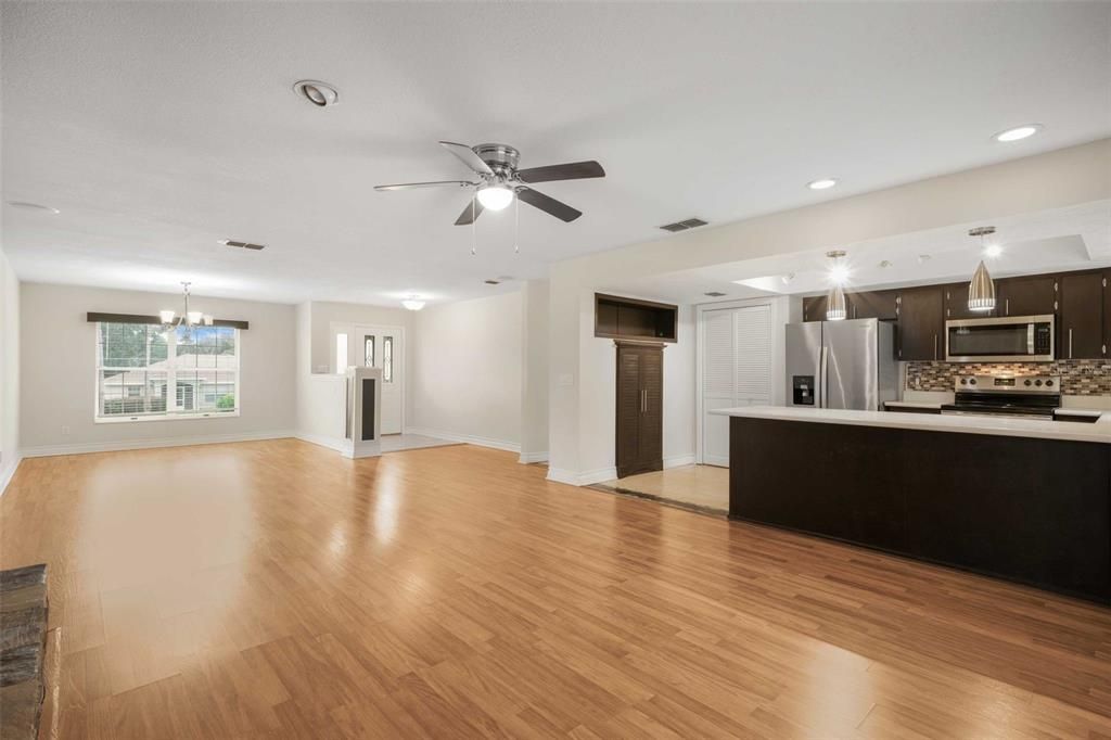 For Sale: $319,000 (3 beds, 2 baths, 1762 Square Feet)