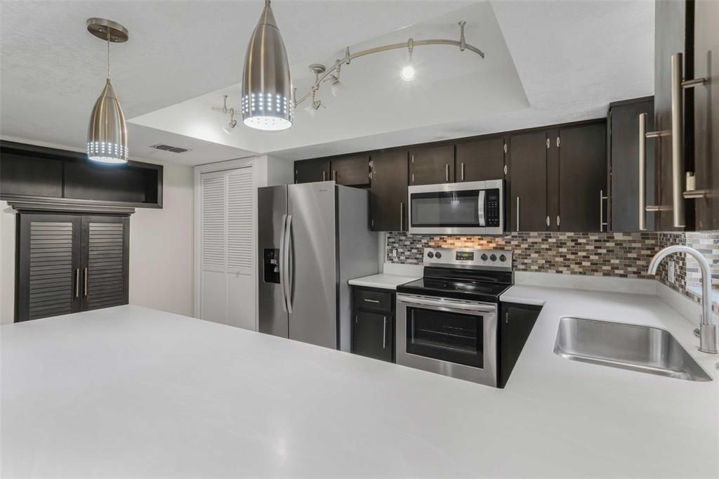 For Sale: $319,000 (3 beds, 2 baths, 1762 Square Feet)