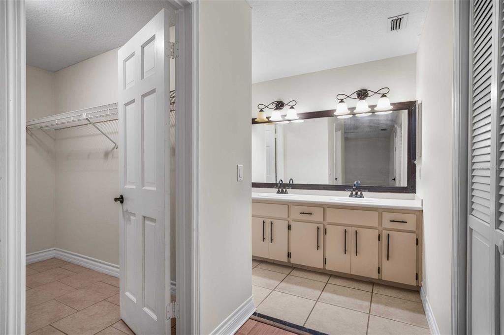 For Sale: $319,000 (3 beds, 2 baths, 1762 Square Feet)