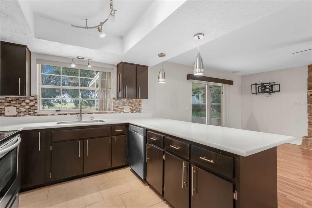 For Sale: $319,000 (3 beds, 2 baths, 1762 Square Feet)