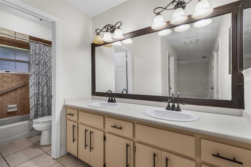 For Sale: $319,000 (3 beds, 2 baths, 1762 Square Feet)