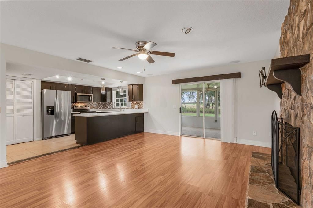 For Sale: $319,000 (3 beds, 2 baths, 1762 Square Feet)