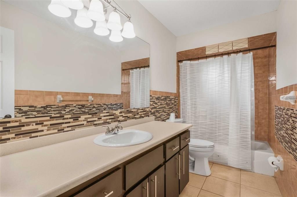 For Sale: $319,000 (3 beds, 2 baths, 1762 Square Feet)