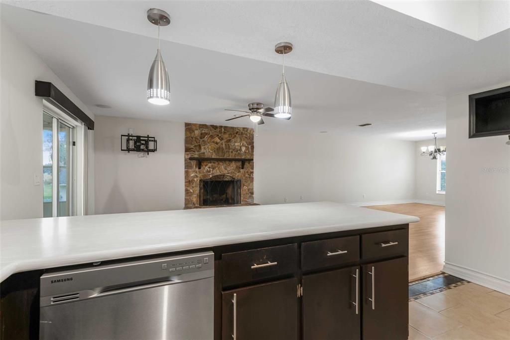 For Sale: $319,000 (3 beds, 2 baths, 1762 Square Feet)