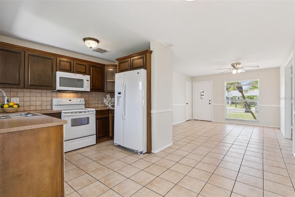 Active With Contract: $310,000 (3 beds, 1 baths, 1269 Square Feet)