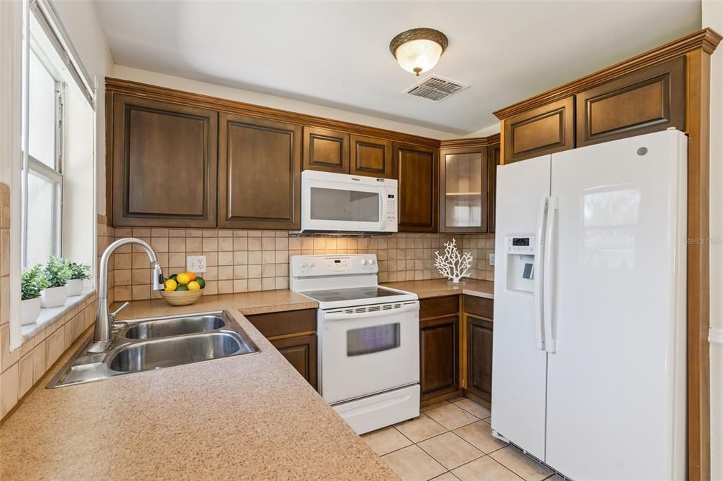 Active With Contract: $310,000 (3 beds, 1 baths, 1269 Square Feet)