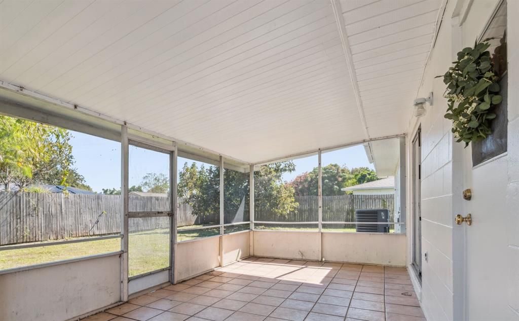 Active With Contract: $310,000 (3 beds, 1 baths, 1269 Square Feet)