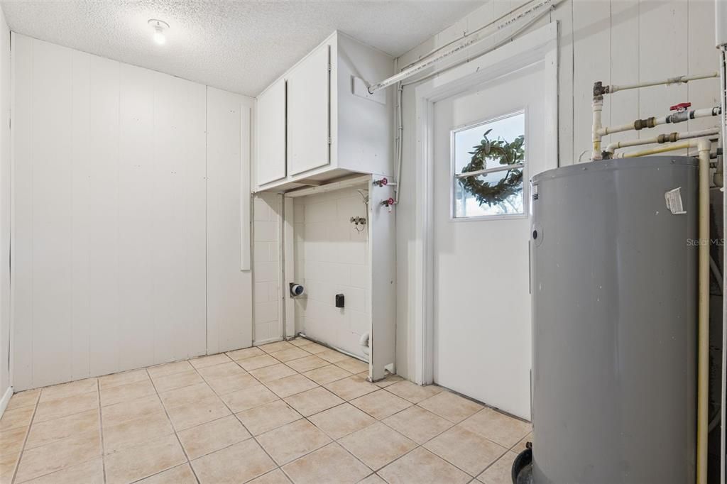 Active With Contract: $310,000 (3 beds, 1 baths, 1269 Square Feet)