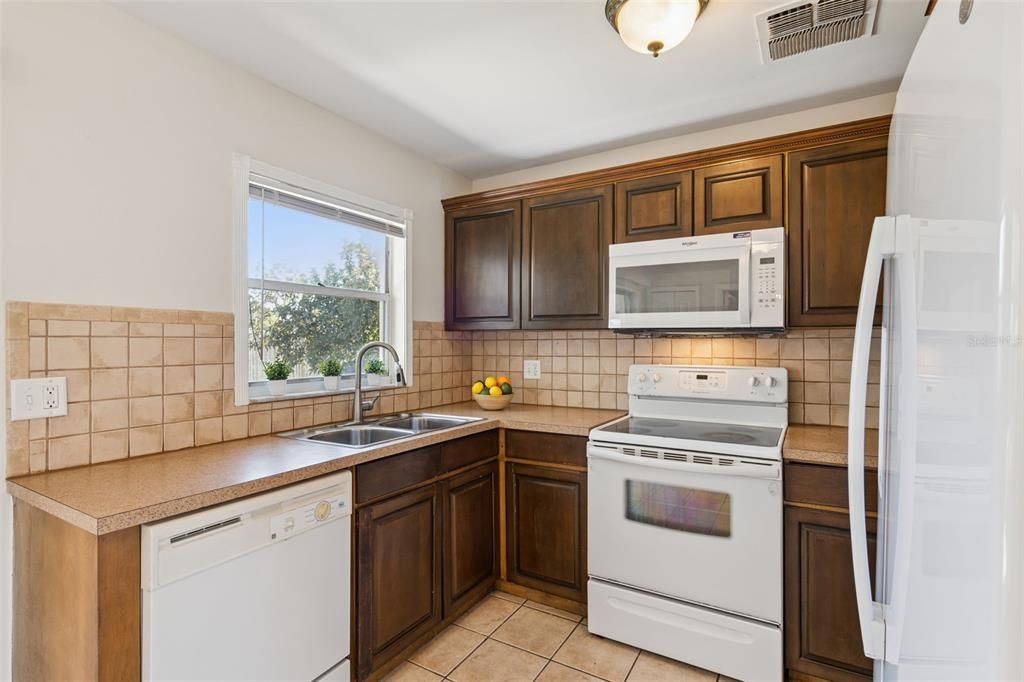 Active With Contract: $310,000 (3 beds, 1 baths, 1269 Square Feet)