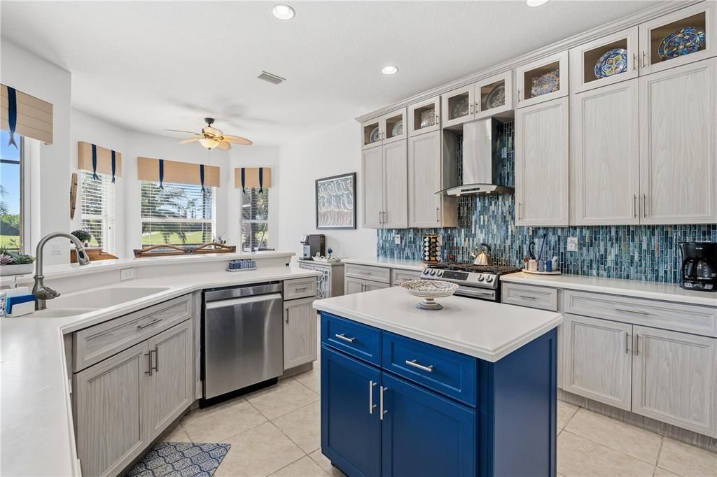 For Sale: $609,000 (3 beds, 2 baths, 2542 Square Feet)