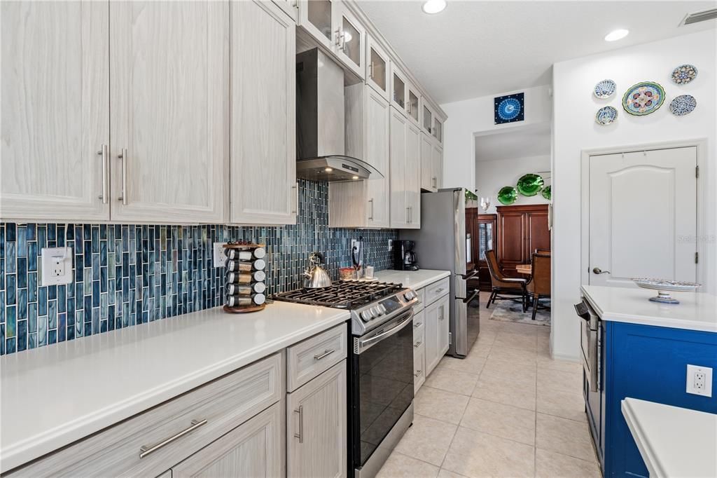 For Sale: $609,000 (3 beds, 2 baths, 2542 Square Feet)