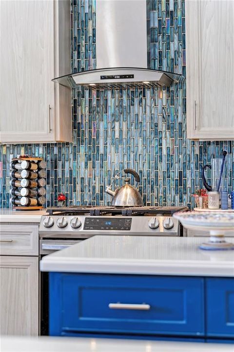 For Sale: $609,000 (3 beds, 2 baths, 2542 Square Feet)