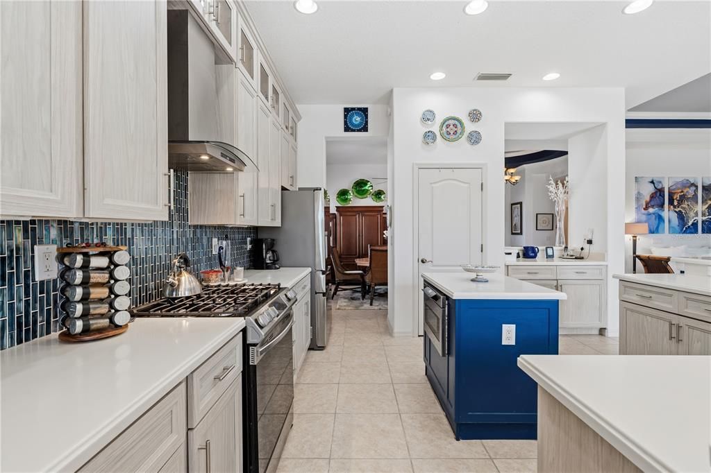 For Sale: $609,000 (3 beds, 2 baths, 2542 Square Feet)