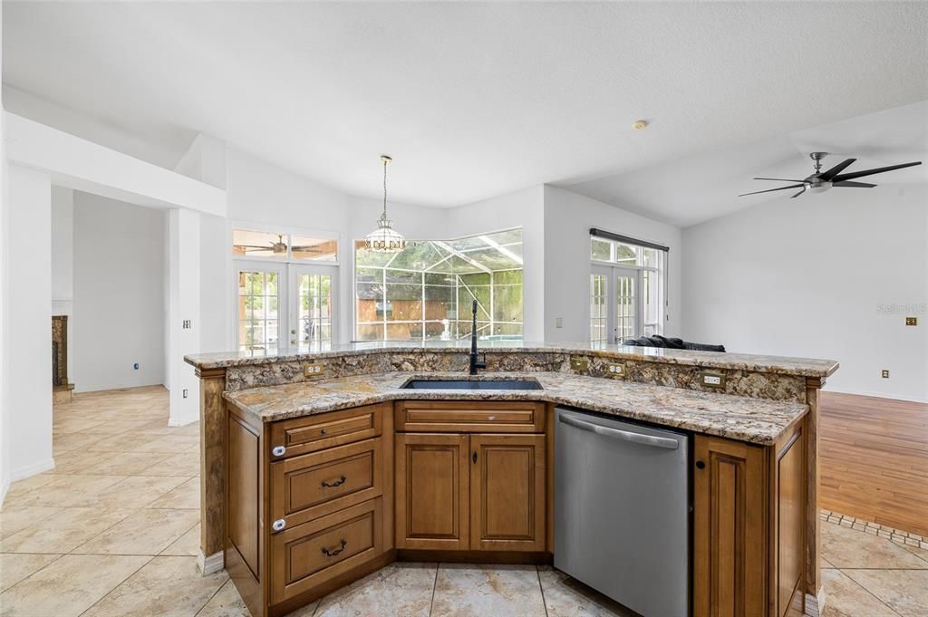 На продажу: $475,000 (4 спален, 2 ванн, 2430 Квадратных фут)