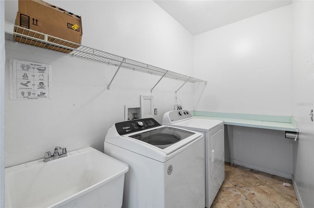 На продажу: $475,000 (4 спален, 2 ванн, 2430 Квадратных фут)