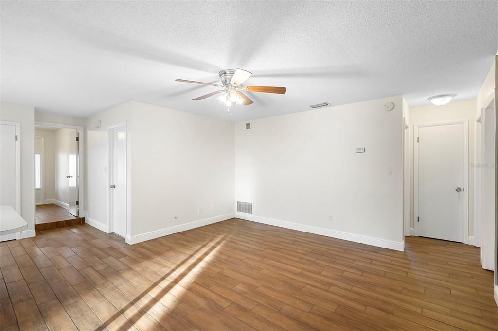 En Venta: $359,999 (3 camas, 2 baños, 1642 Pies cuadrados)