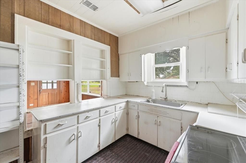 На продажу: $320,000 (3 спален, 2 ванн, 2436 Квадратных фут)