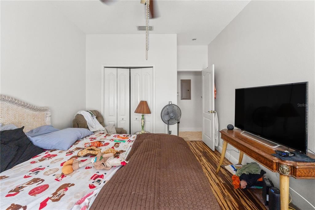 For Sale: $550,000 (4 beds, 3 baths, 1383 Square Feet)