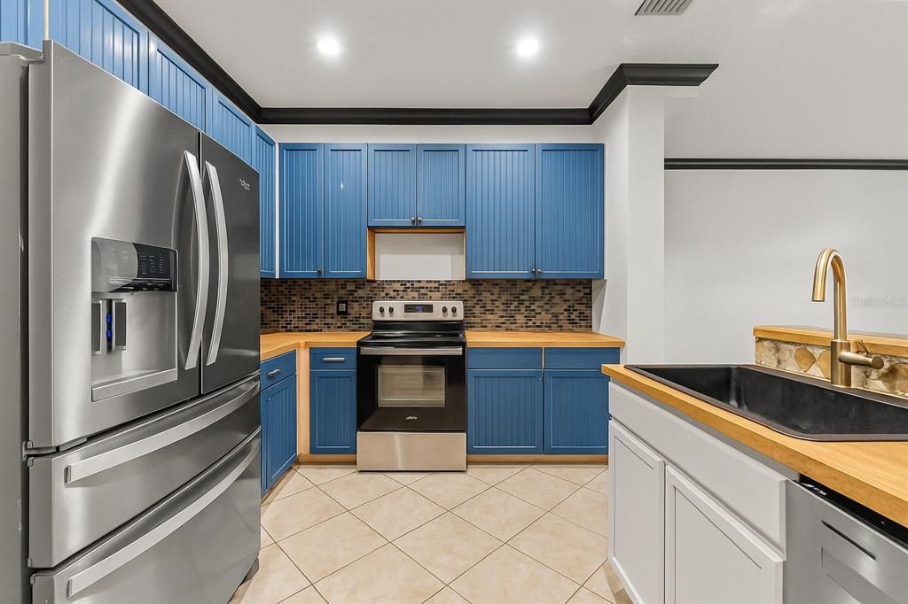 For Sale: $550,000 (4 beds, 3 baths, 1383 Square Feet)