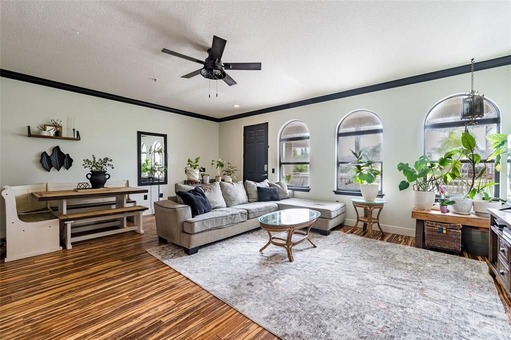 For Sale: $550,000 (4 beds, 3 baths, 1383 Square Feet)