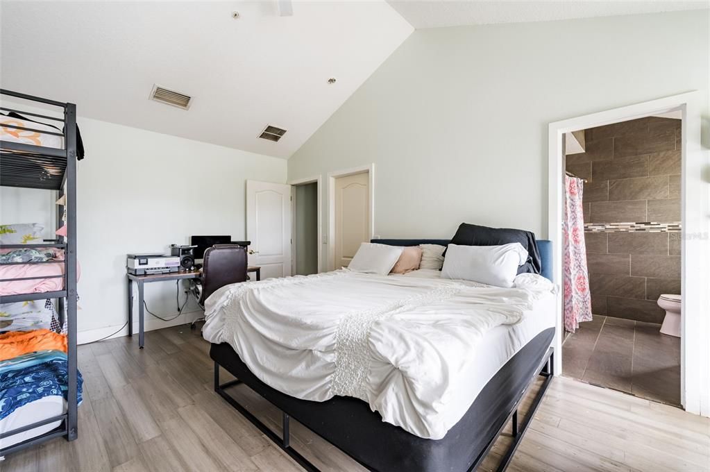 For Sale: $550,000 (4 beds, 3 baths, 1383 Square Feet)