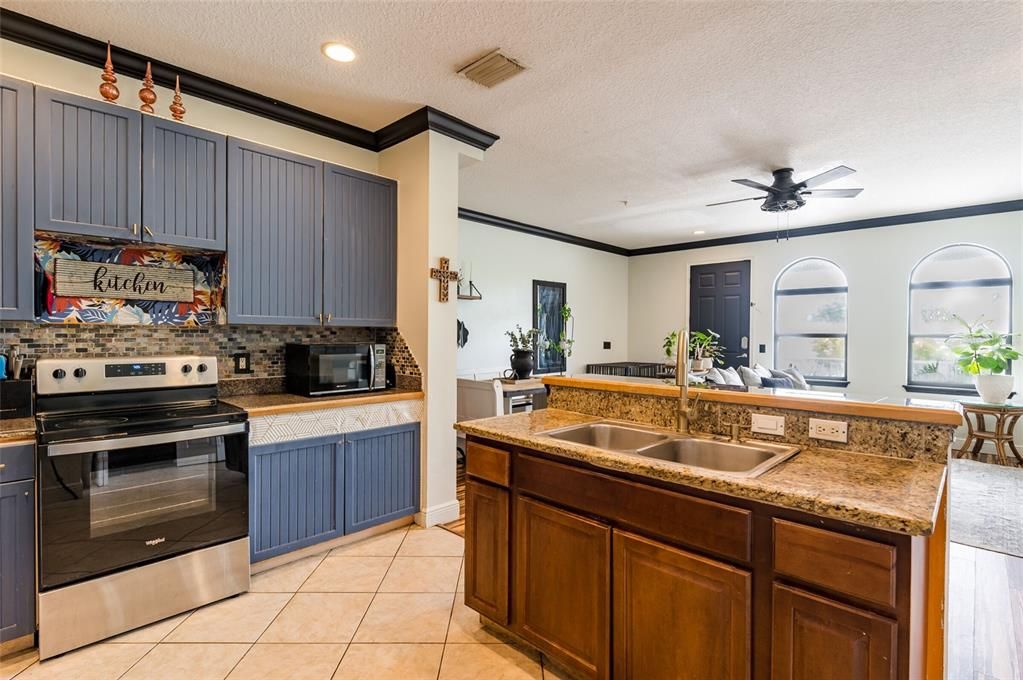 For Sale: $550,000 (4 beds, 3 baths, 1383 Square Feet)