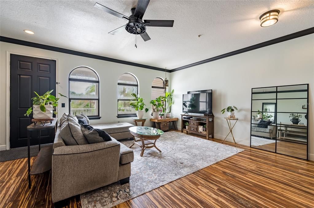 For Sale: $550,000 (4 beds, 3 baths, 1383 Square Feet)