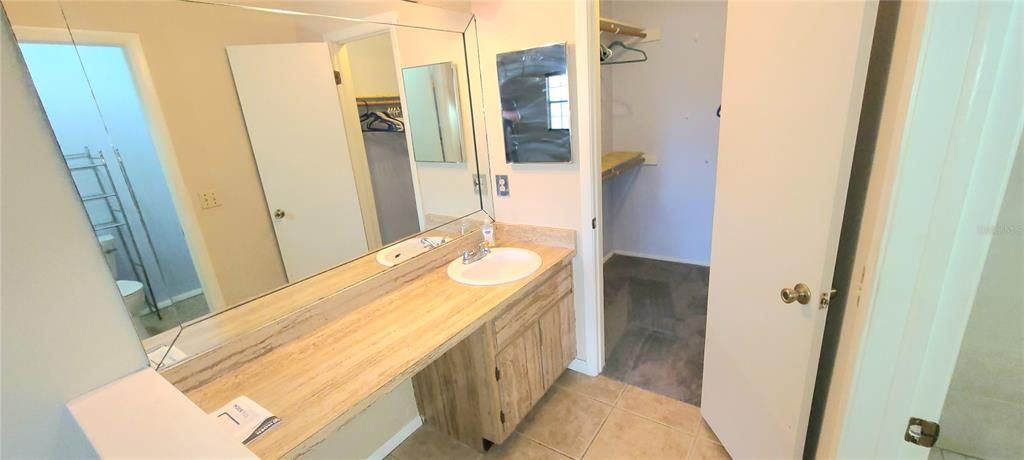 Activo con contrato: $260,000 (2 camas, 2 baños, 1284 Pies cuadrados)