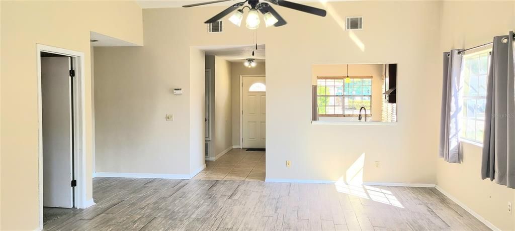 Activo con contrato: $260,000 (2 camas, 2 baños, 1284 Pies cuadrados)