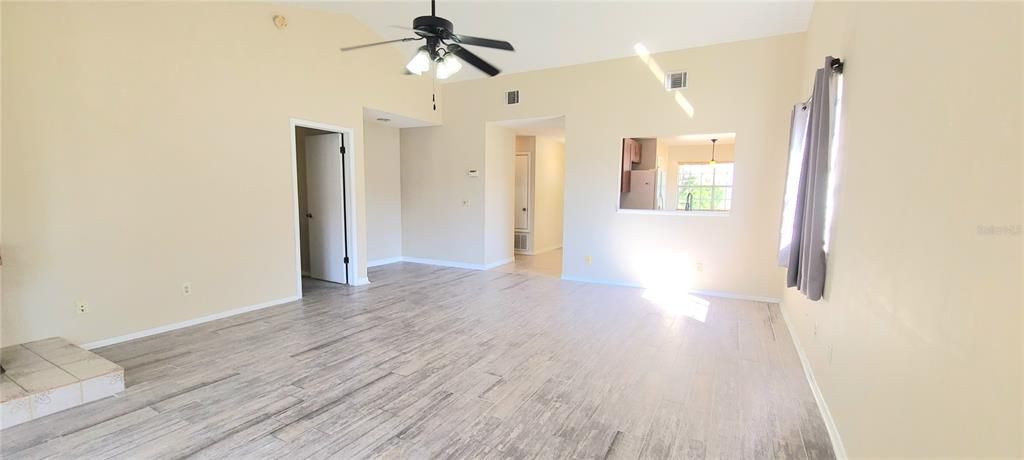 Activo con contrato: $260,000 (2 camas, 2 baños, 1284 Pies cuadrados)