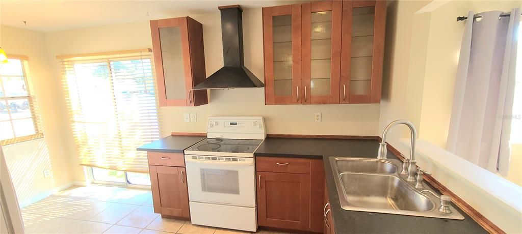 Activo con contrato: $260,000 (2 camas, 2 baños, 1284 Pies cuadrados)