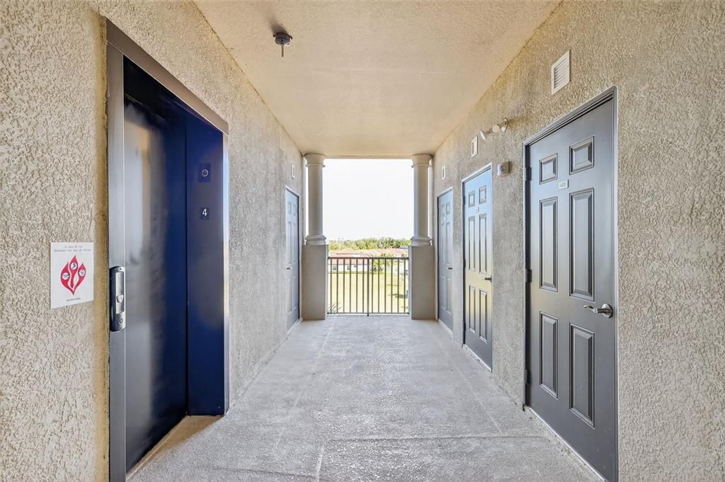 For Sale: $299,900 (2 beds, 2 baths, 1142 Square Feet)