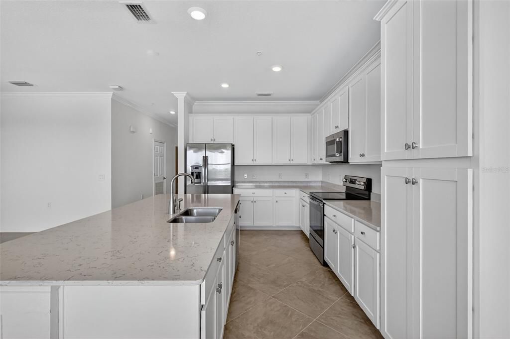 For Sale: $299,900 (2 beds, 2 baths, 1142 Square Feet)