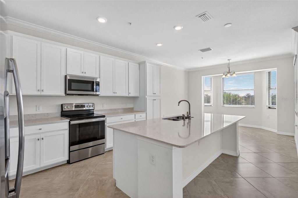 For Sale: $299,900 (2 beds, 2 baths, 1142 Square Feet)