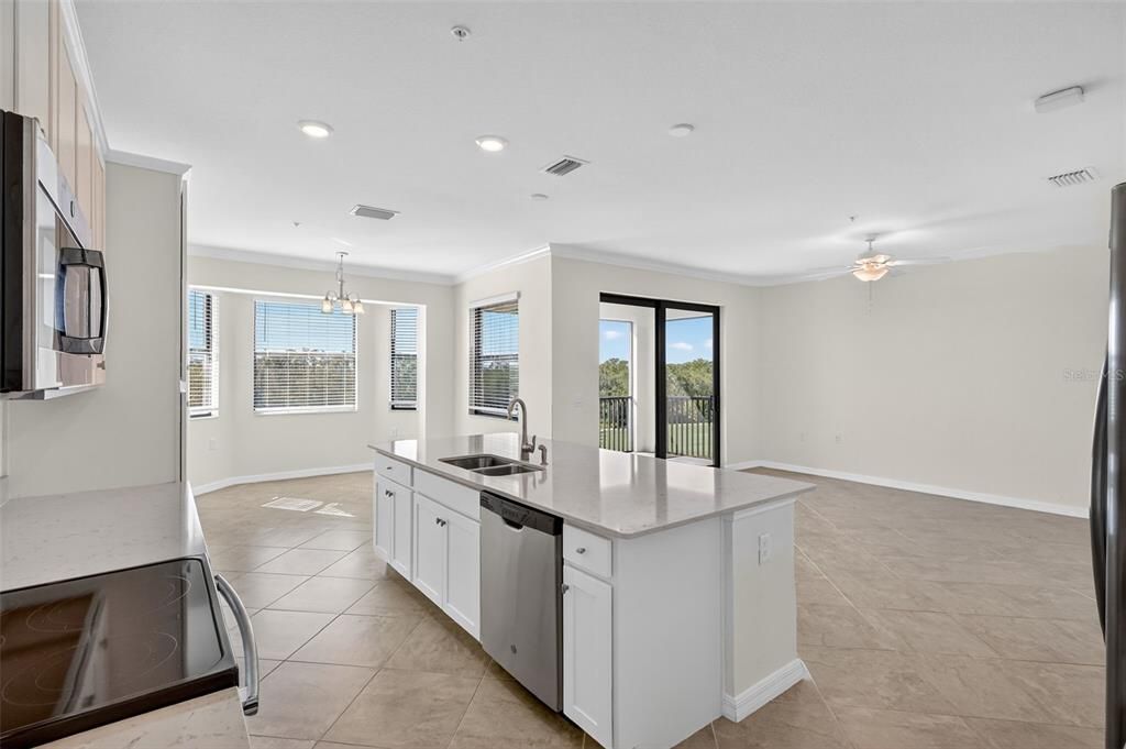 For Sale: $299,900 (2 beds, 2 baths, 1142 Square Feet)