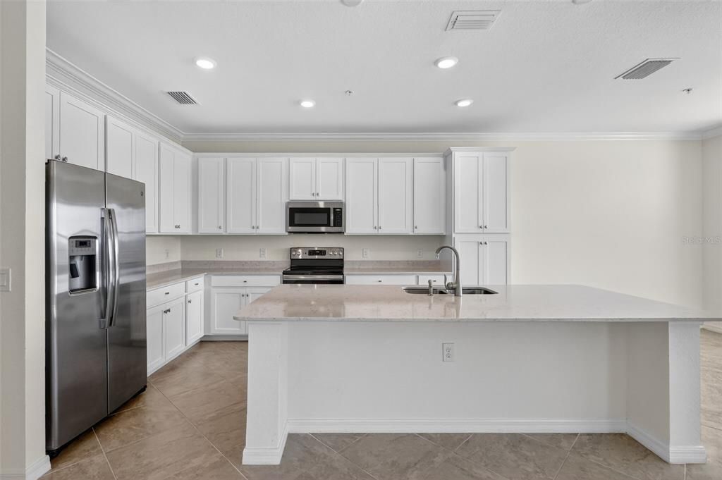 For Sale: $299,900 (2 beds, 2 baths, 1142 Square Feet)