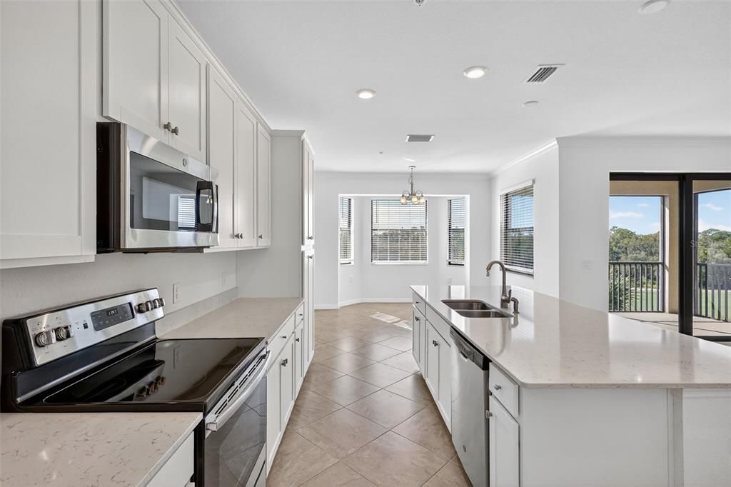 For Sale: $299,900 (2 beds, 2 baths, 1142 Square Feet)