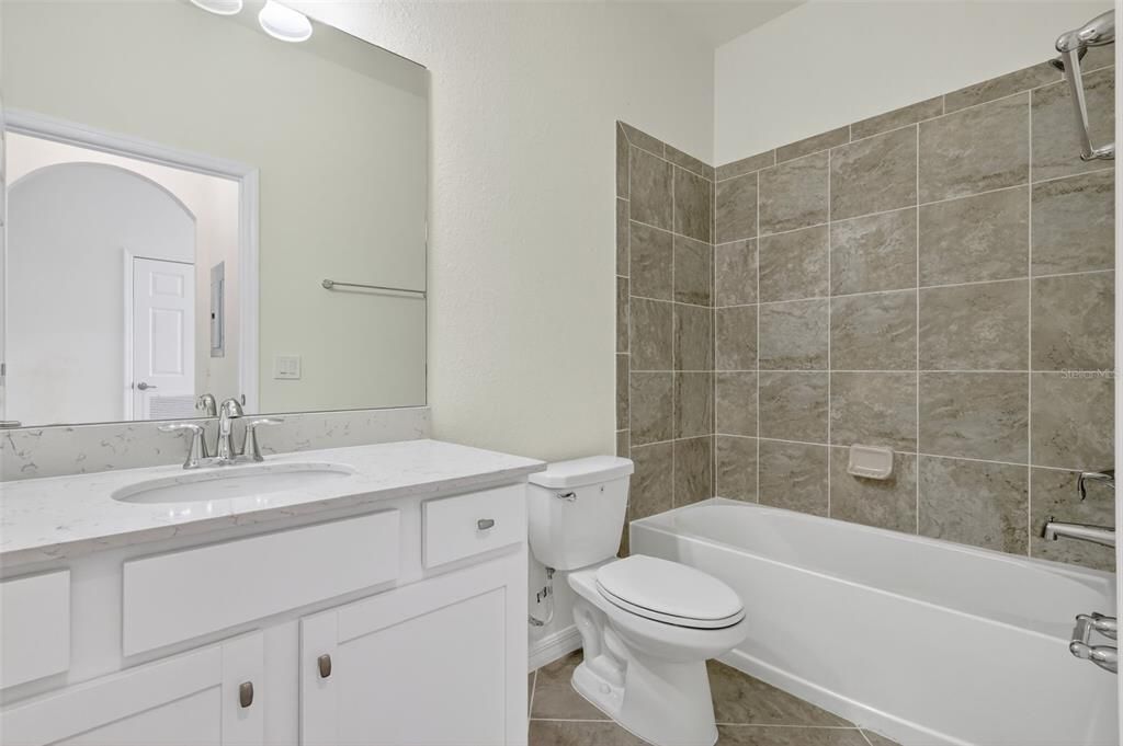 For Sale: $299,900 (2 beds, 2 baths, 1142 Square Feet)