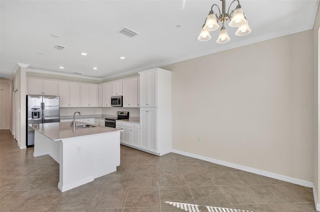 For Sale: $299,900 (2 beds, 2 baths, 1142 Square Feet)