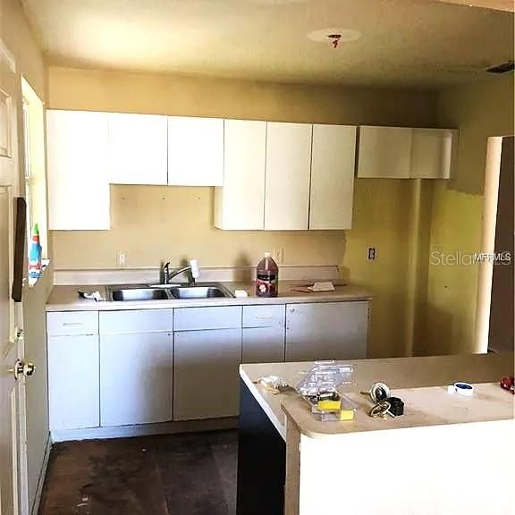 合同活跃: $129,000 (3 贝兹, 1 浴室, 864 平方英尺)