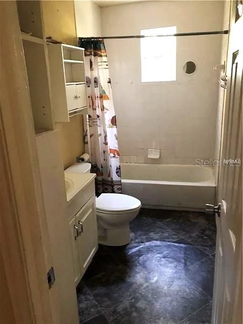 合同活跃: $129,000 (3 贝兹, 1 浴室, 864 平方英尺)