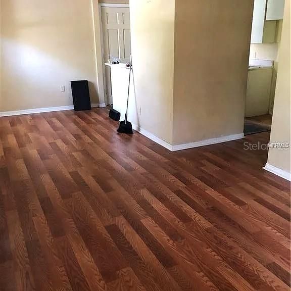 合同活跃: $129,000 (3 贝兹, 1 浴室, 864 平方英尺)