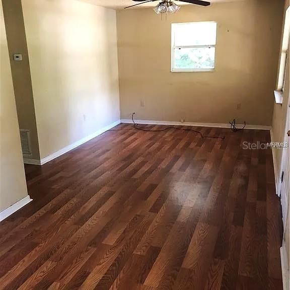 合同活跃: $129,000 (3 贝兹, 1 浴室, 864 平方英尺)