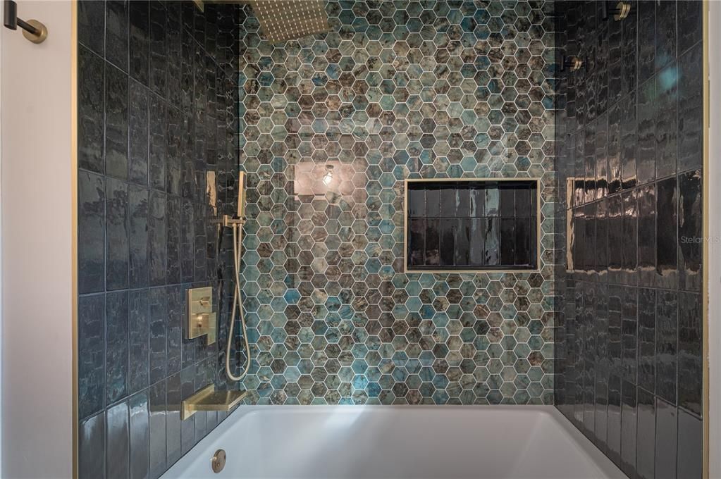 For Rent: $3,600 (2 beds, 2 baths, 1600 Square Feet)