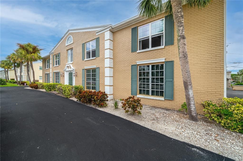 For Rent: $3,600 (2 beds, 2 baths, 1600 Square Feet)