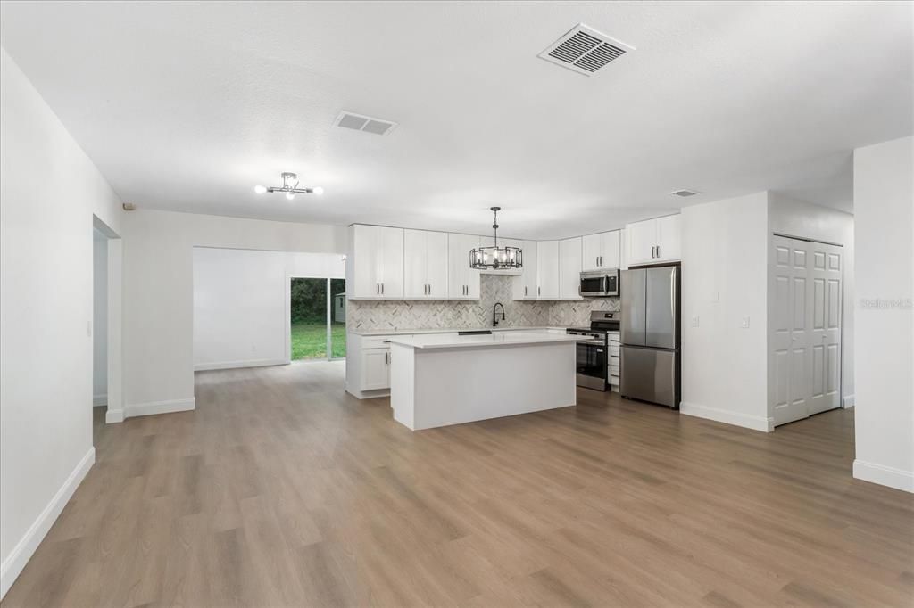 На продажу: $384,000 (3 спален, 2 ванн, 1658 Квадратных фут)