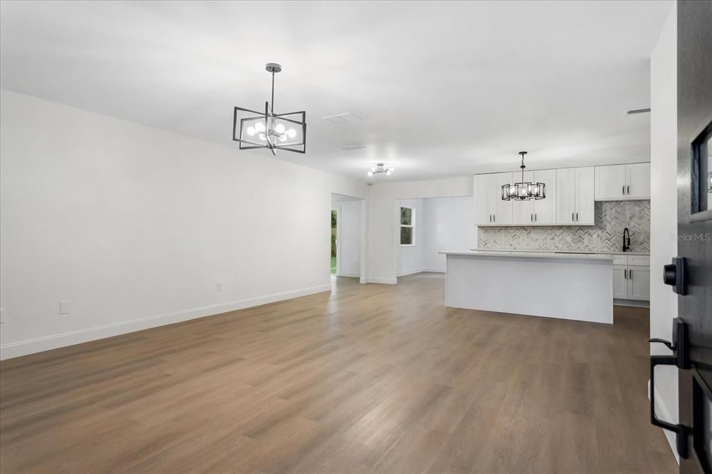 На продажу: $384,000 (3 спален, 2 ванн, 1658 Квадратных фут)