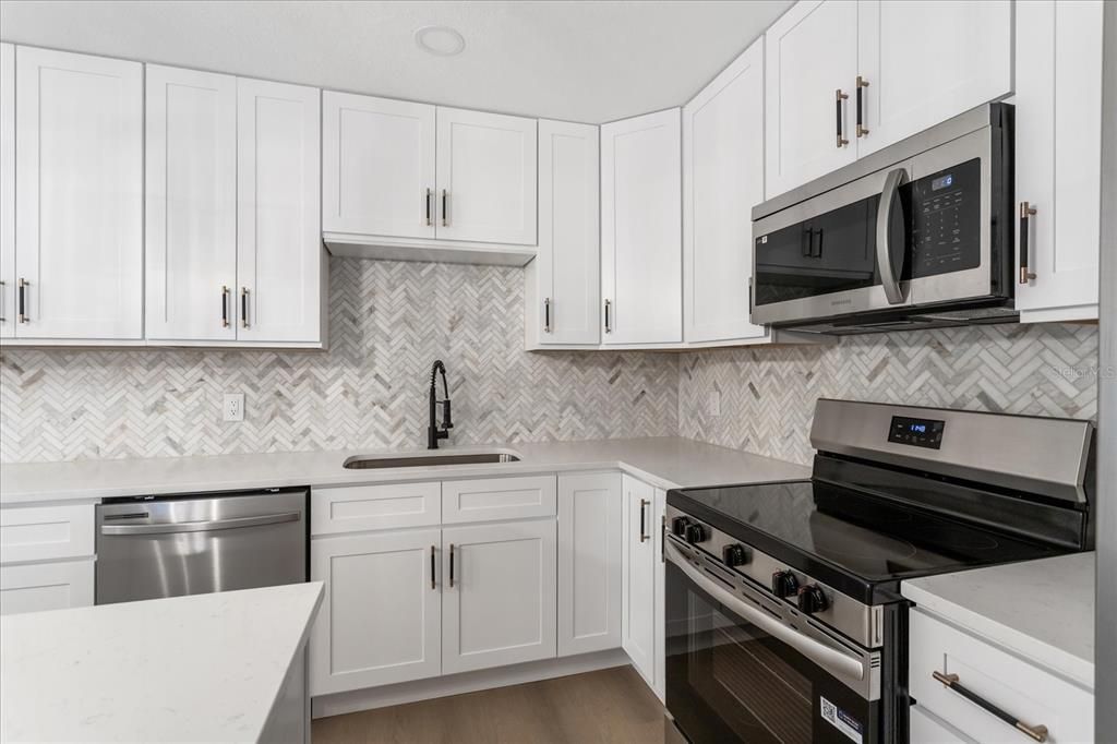 На продажу: $384,000 (3 спален, 2 ванн, 1658 Квадратных фут)